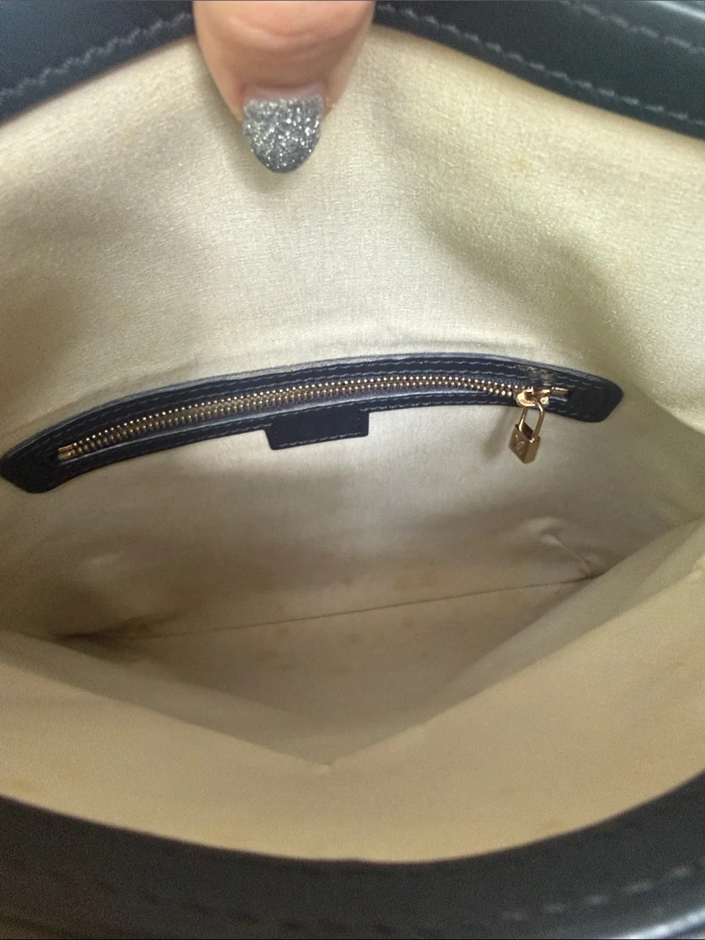 Louis Vuitton elegant louis